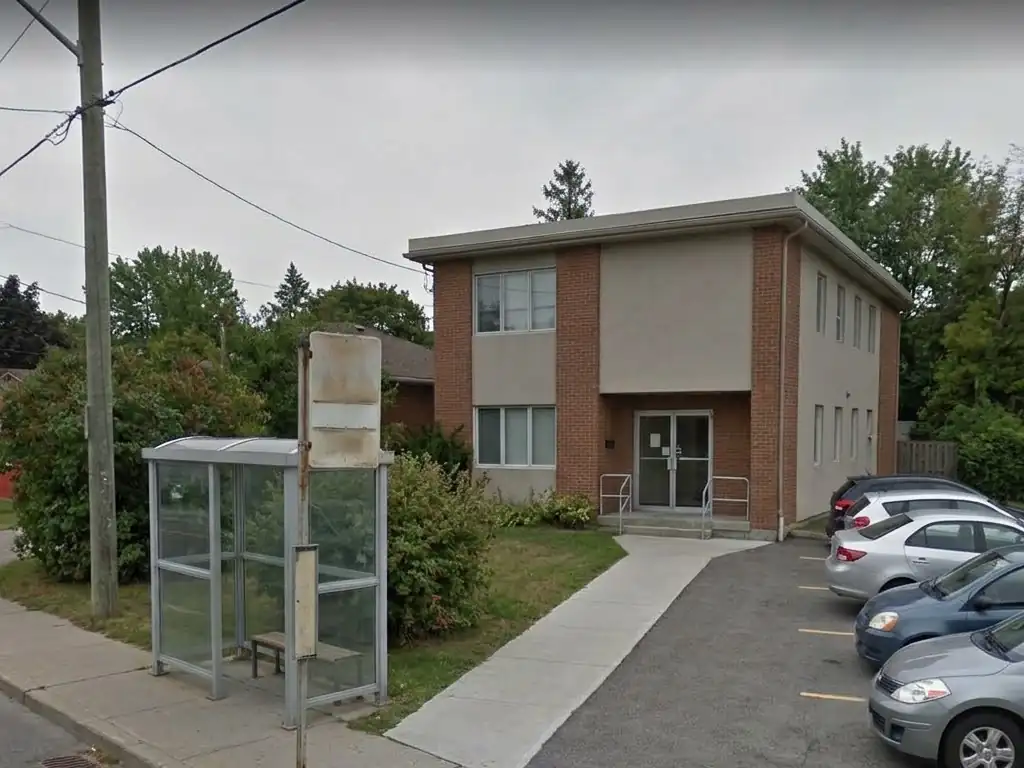 Parking and transit access to the clinic